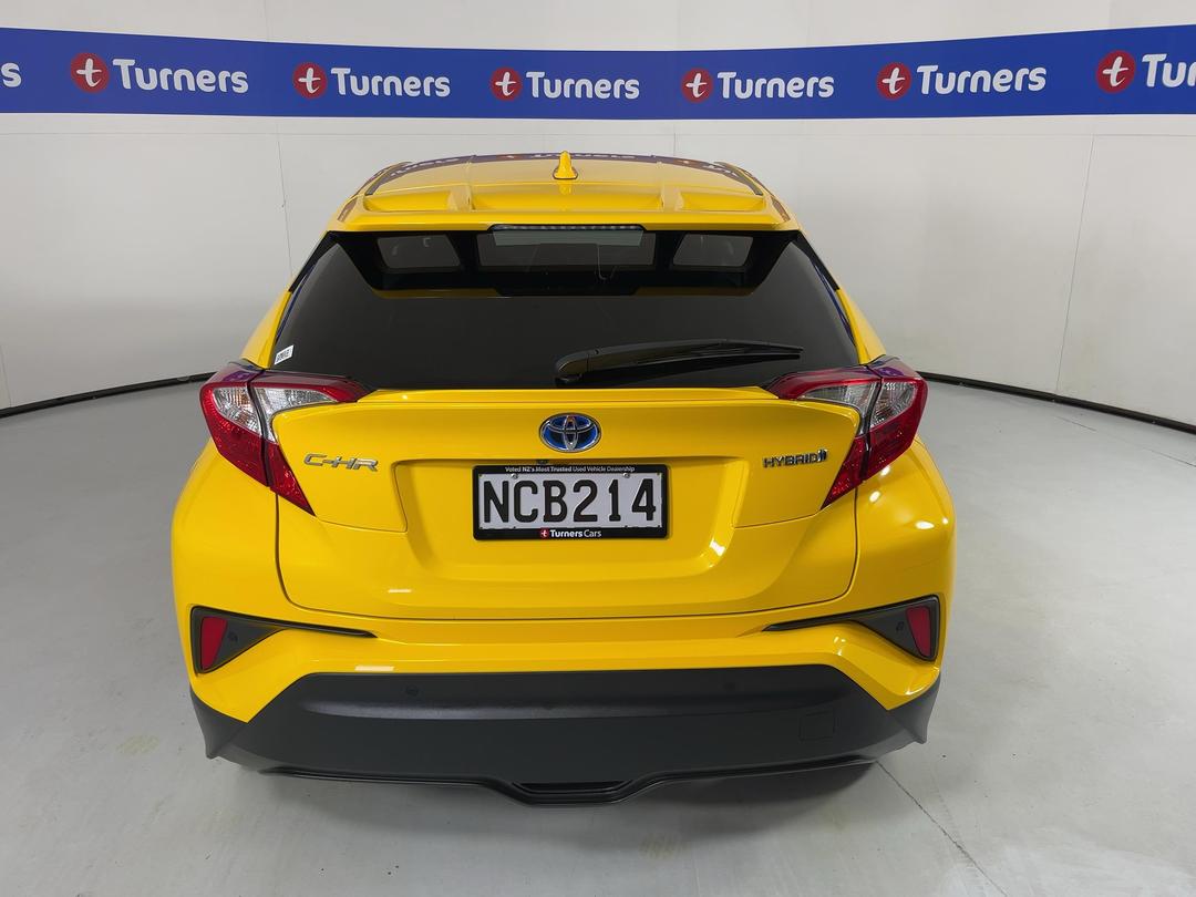 Photo '6' of Toyota C-HR