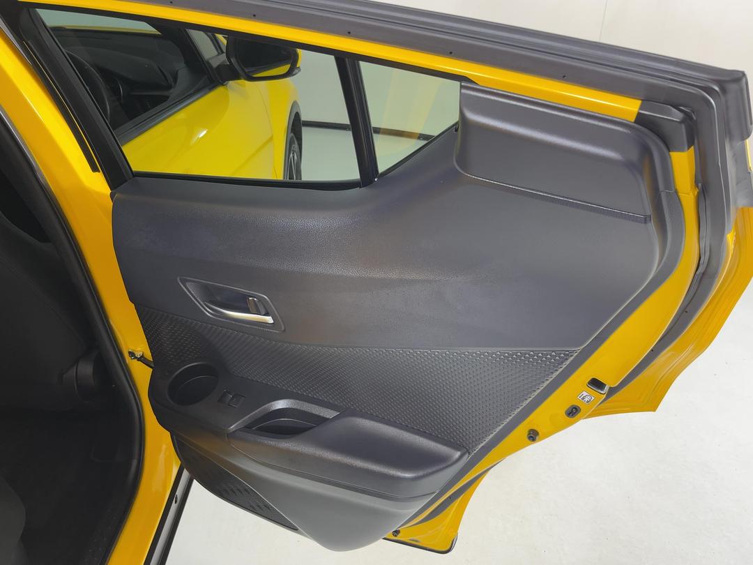 Photo '19' of Toyota C-HR