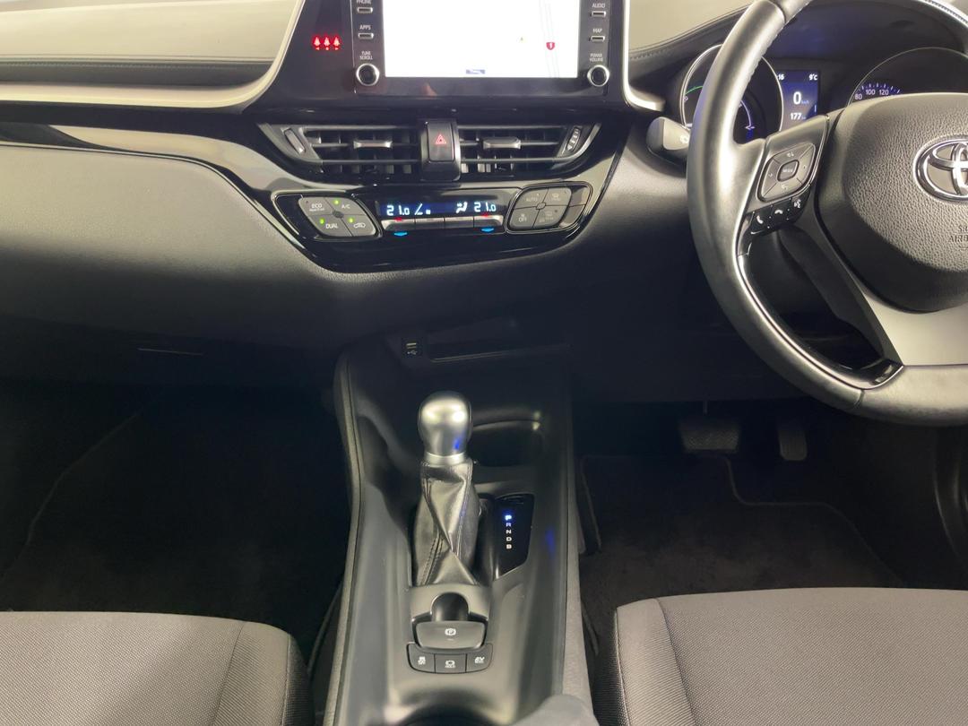 Photo '18' of Toyota C-HR