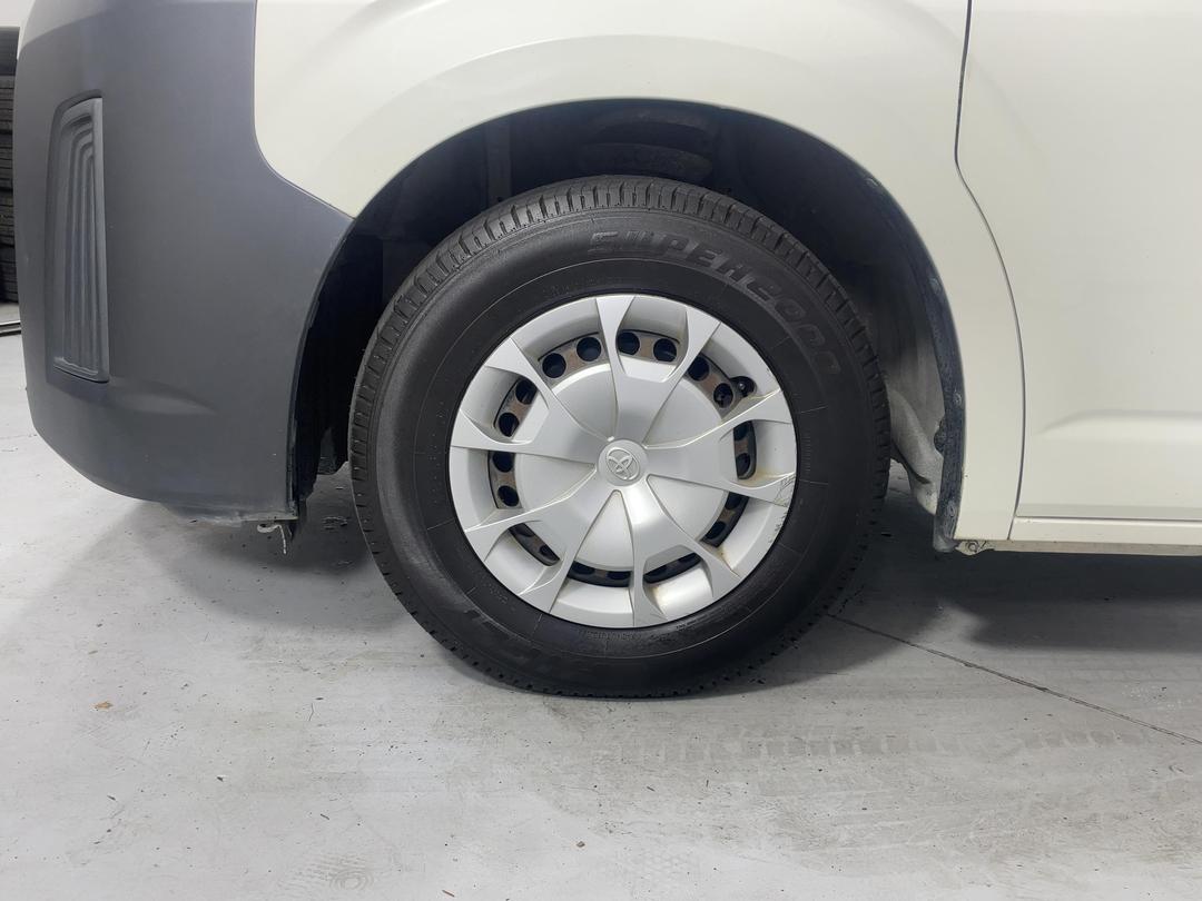 Photo '10' of Toyota Hiace
