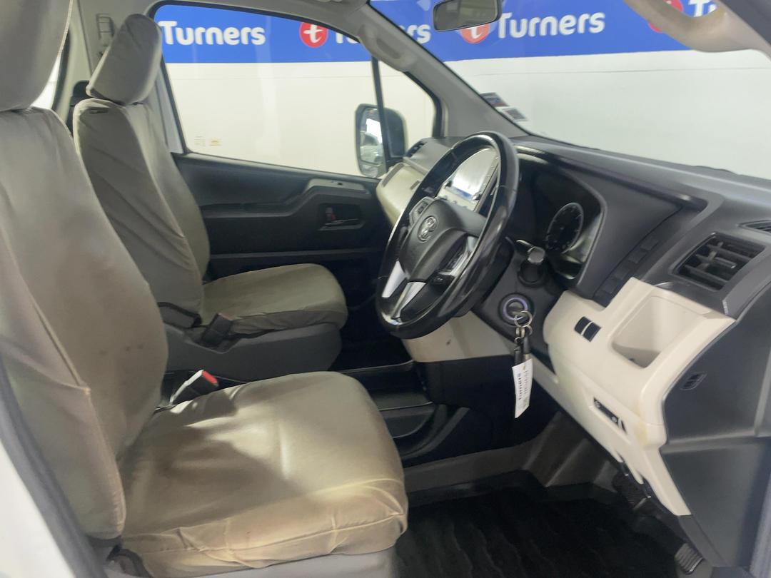 Photo '16' of Toyota Hiace