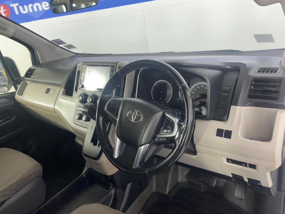 Photo '17' of Toyota Hiace