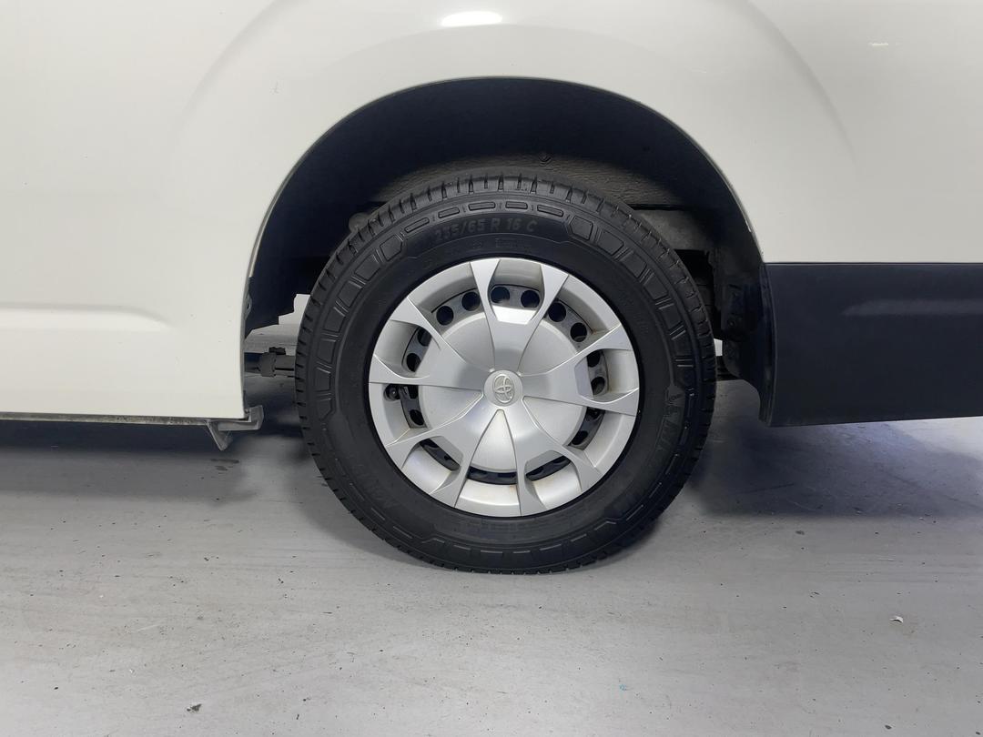 Photo '11' of Toyota Hiace