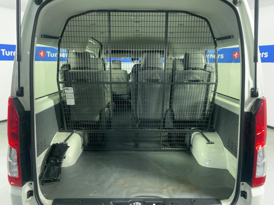 Photo '14' of Toyota Hiace