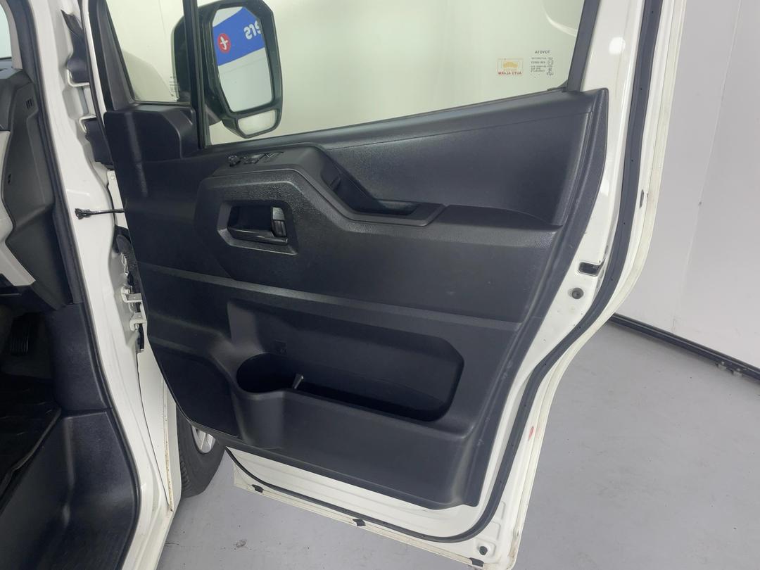 Photo '15' of Toyota Hiace