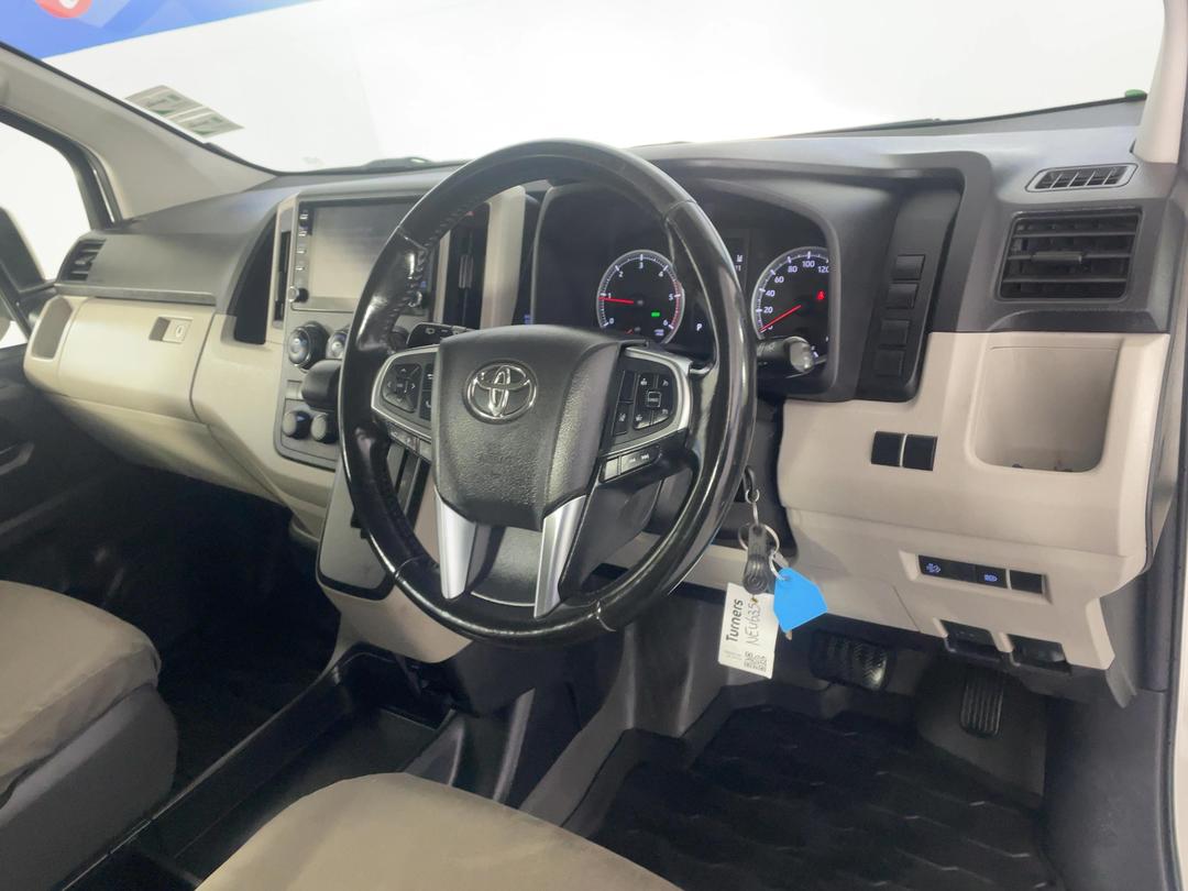 Photo '17' of Toyota Hiace