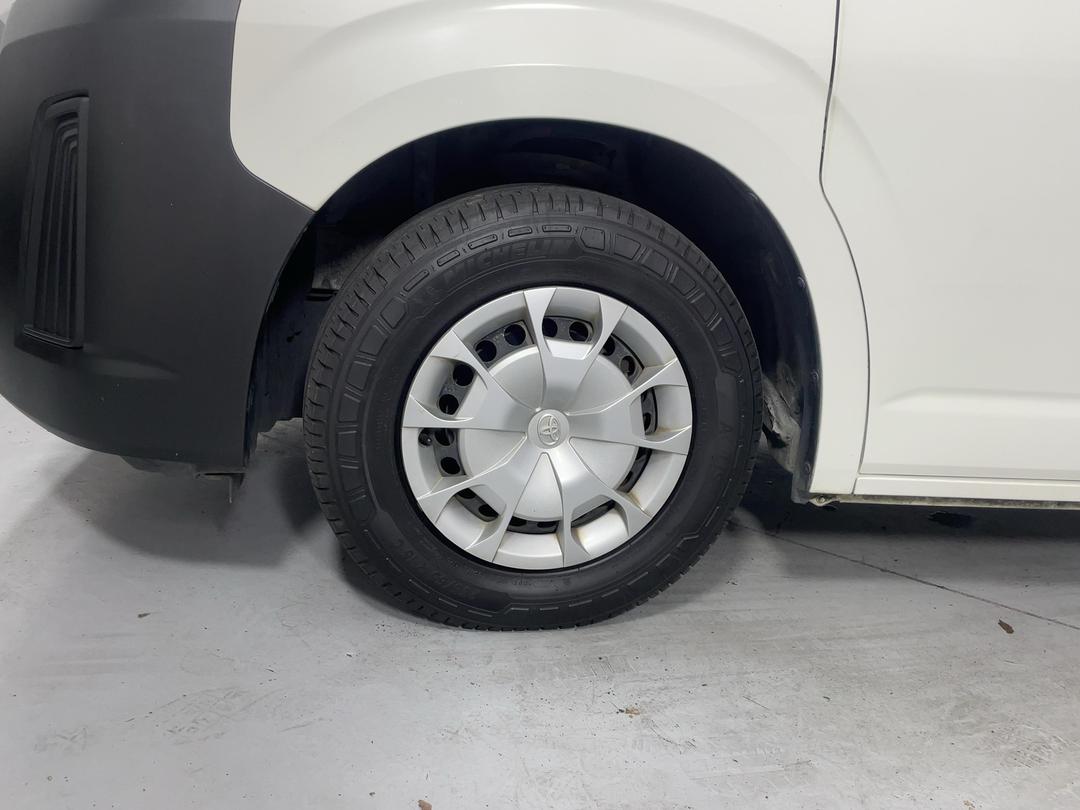 Photo '10' of Toyota Hiace