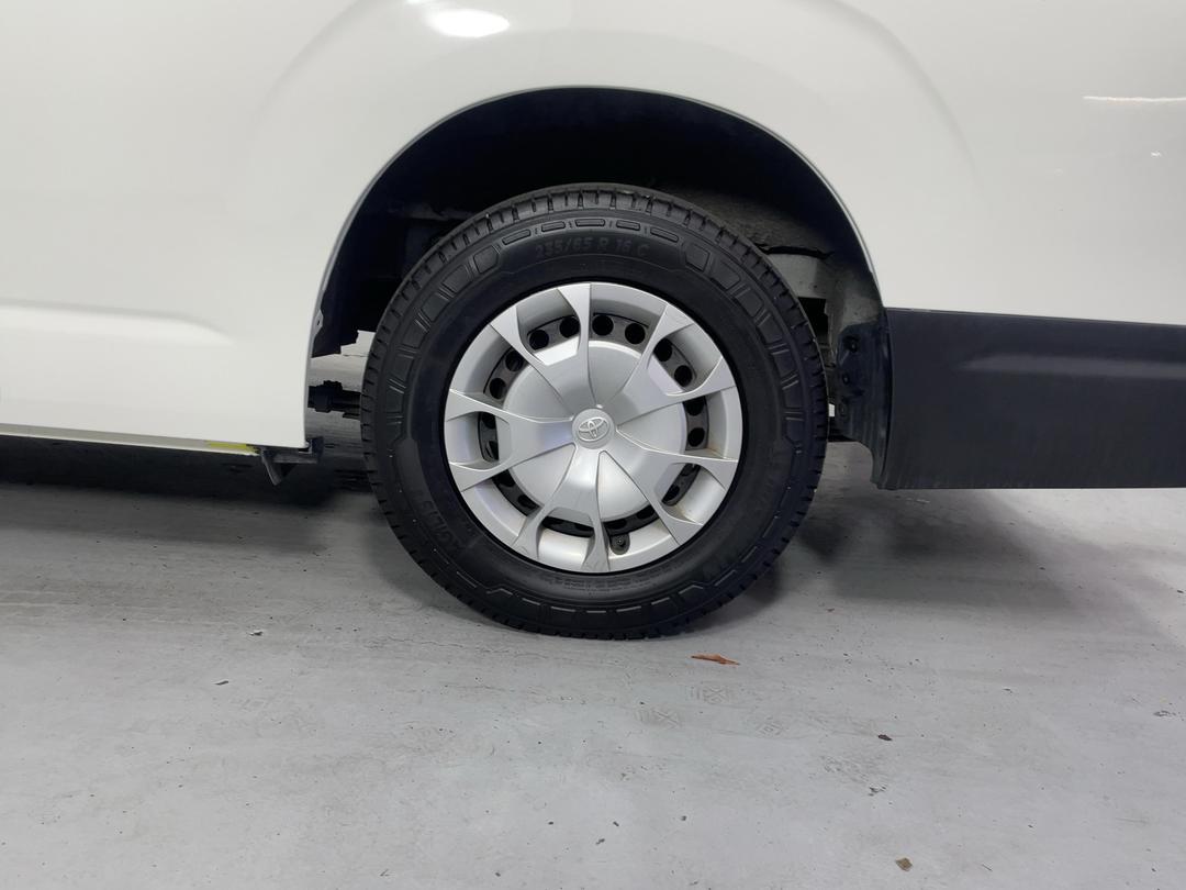 Photo '11' of Toyota Hiace