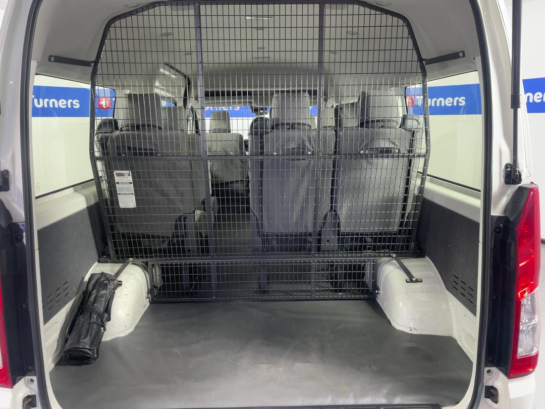 Photo '14' of Toyota Hiace