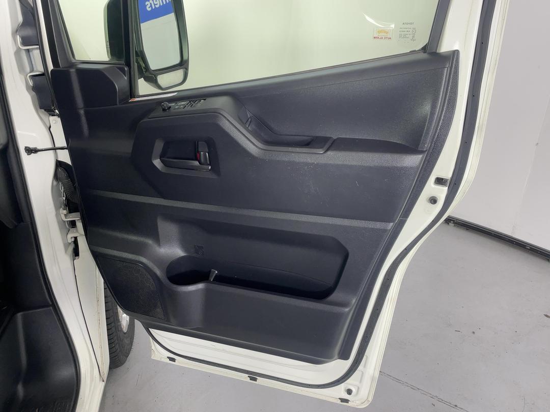 Photo '15' of Toyota Hiace
