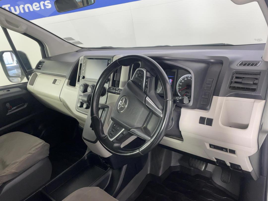 Photo '17' of Toyota Hiace