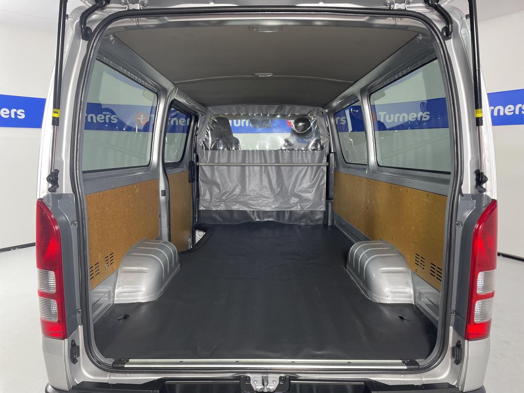 Photo '14' of Toyota Hiace