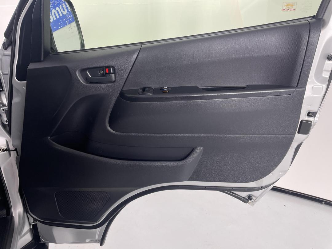 Photo '15' of Toyota Hiace