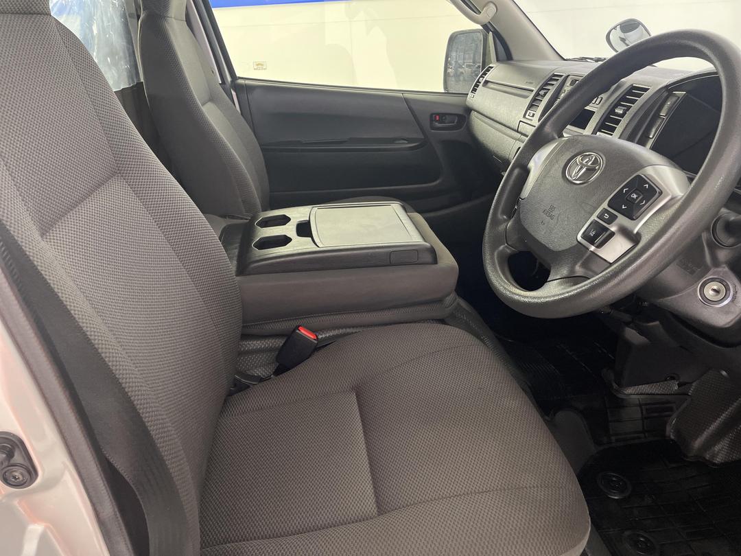 Photo '16' of Toyota Hiace