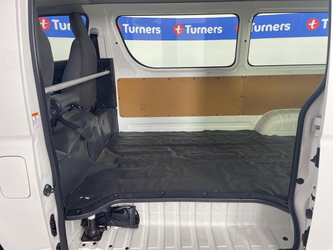 Photo '19' of Toyota Hiace