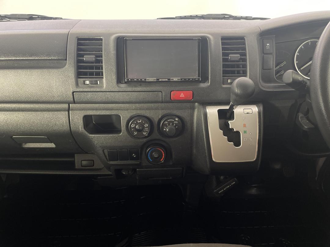 Photo '18' of Toyota Hiace