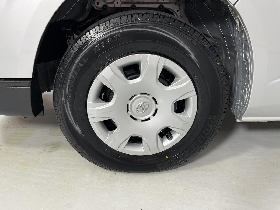 Photo '10' of Toyota Hiace