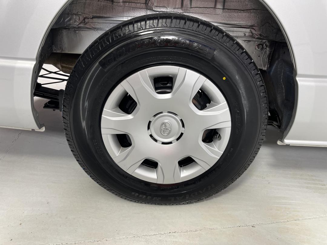 Photo '12' of Toyota Hiace