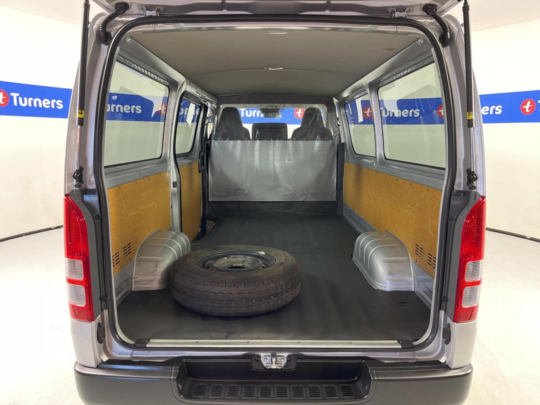 Photo '14' of Toyota Hiace