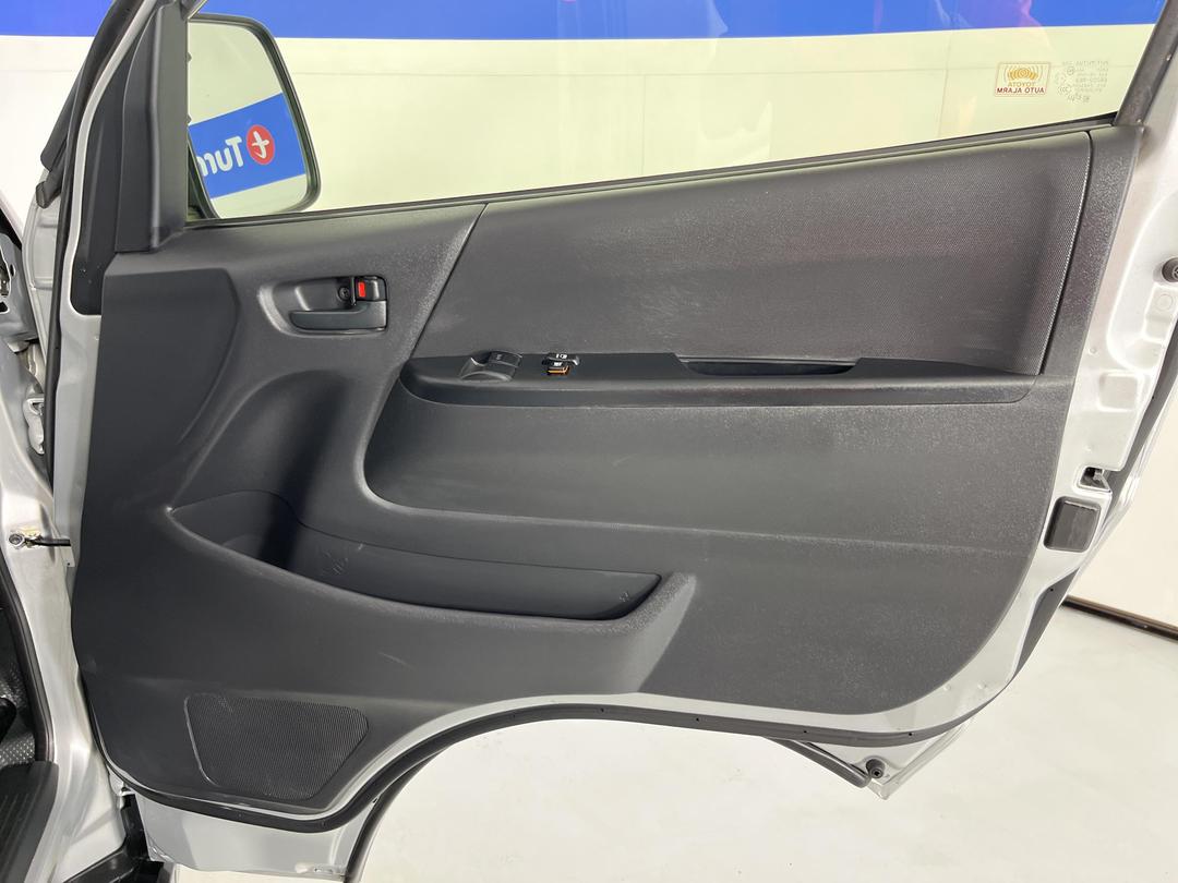 Photo '15' of Toyota Hiace