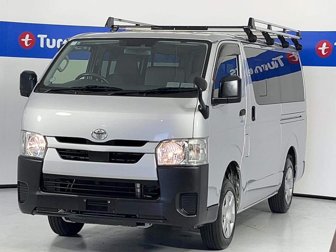 Photo '4' of Toyota Hiace