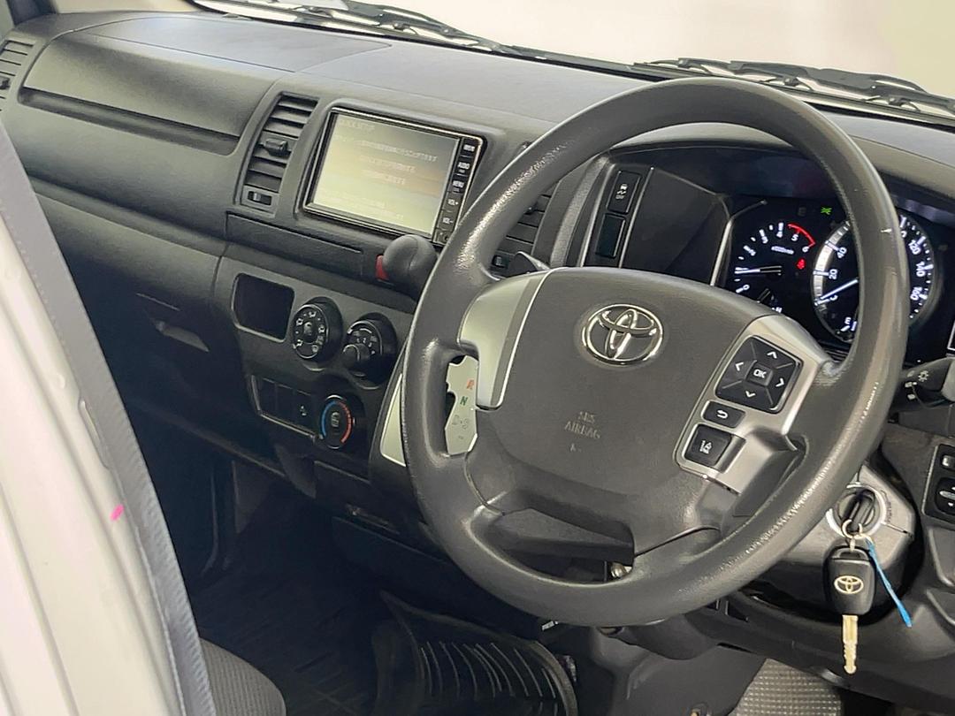 Photo '16' of Toyota Hiace