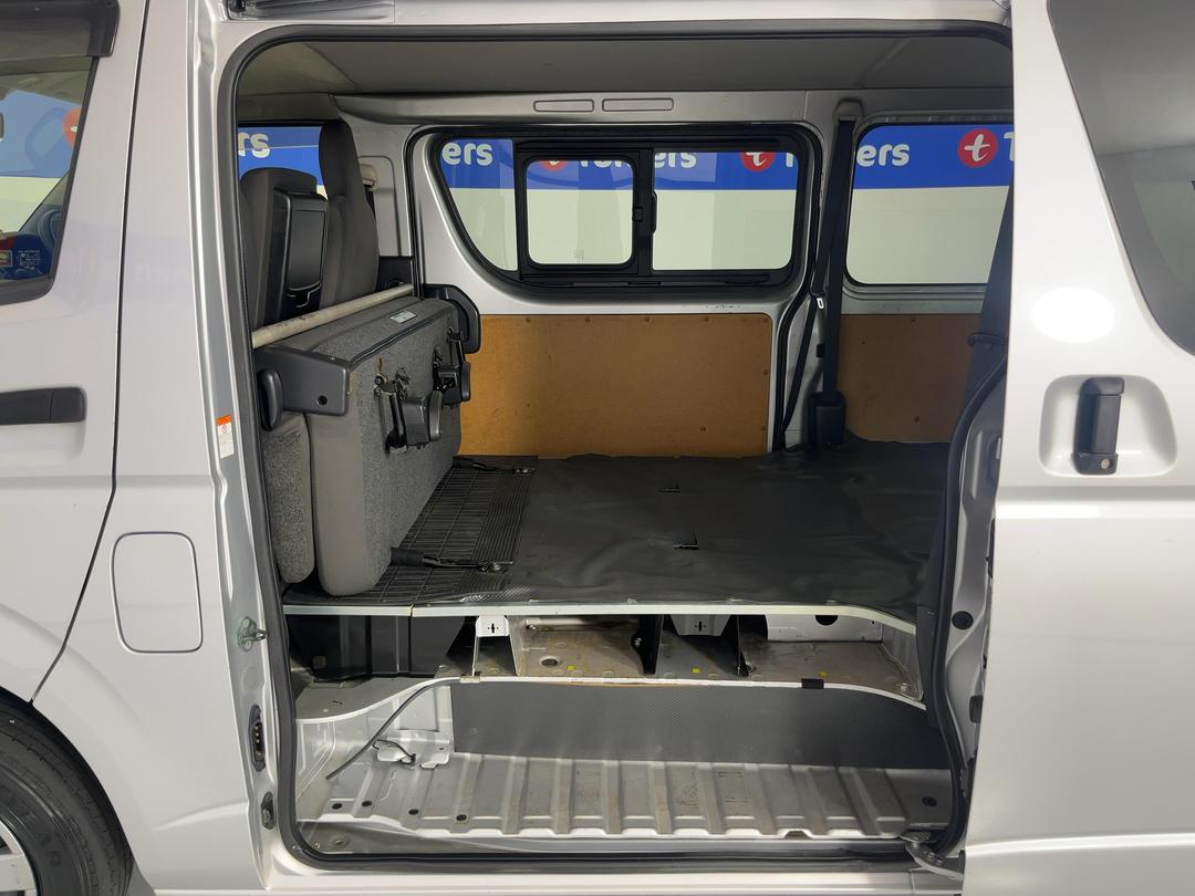 Photo '24' of Toyota Hiace