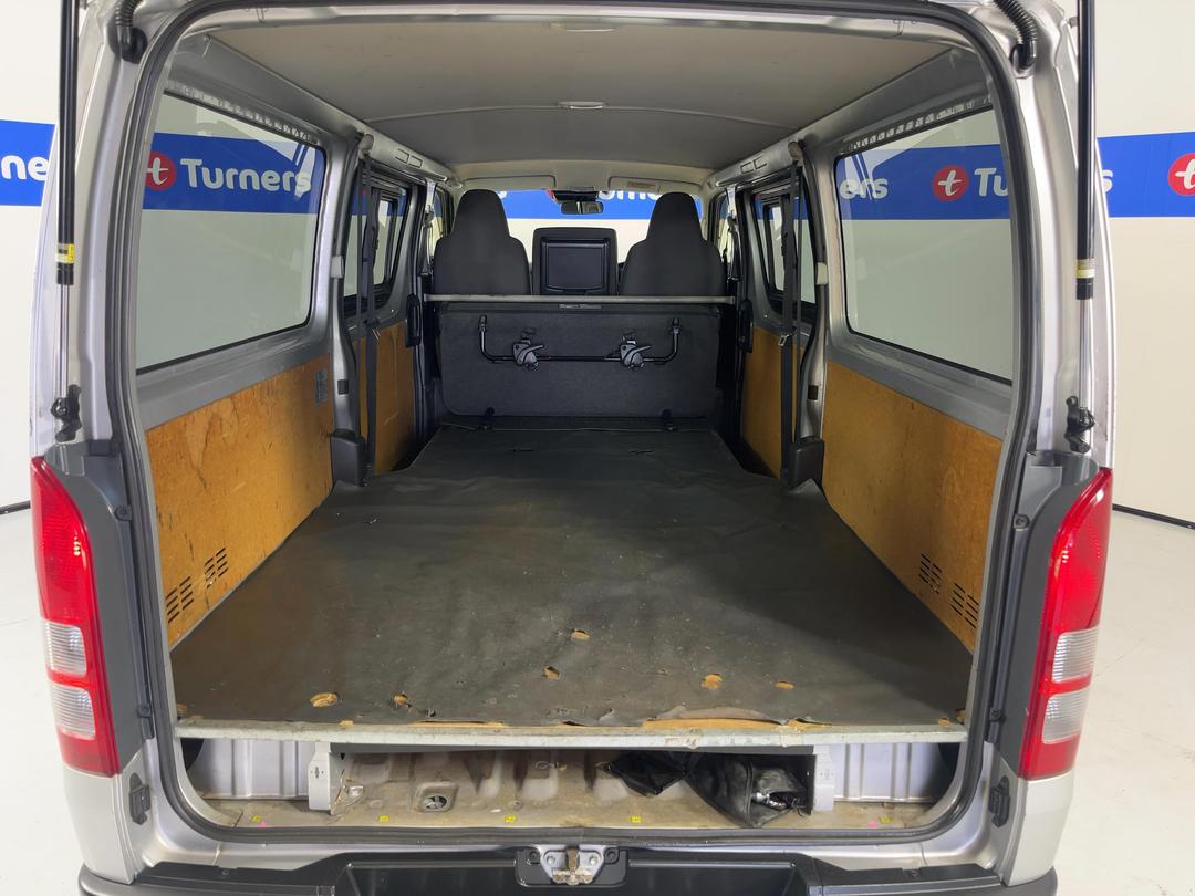 Photo '26' of Toyota Hiace