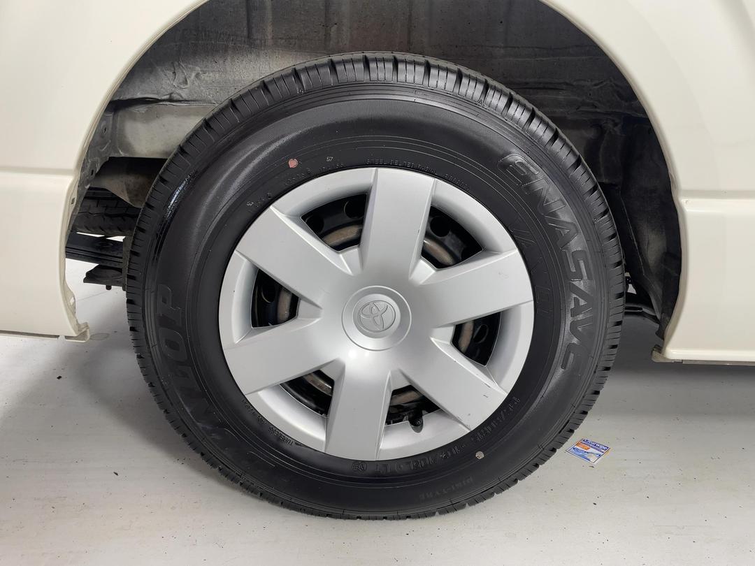 Photo '12' of Toyota Hiace