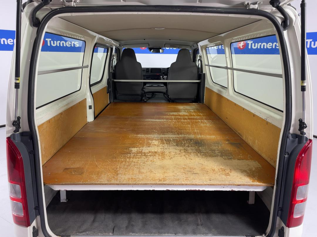 Photo '14' of Toyota Hiace