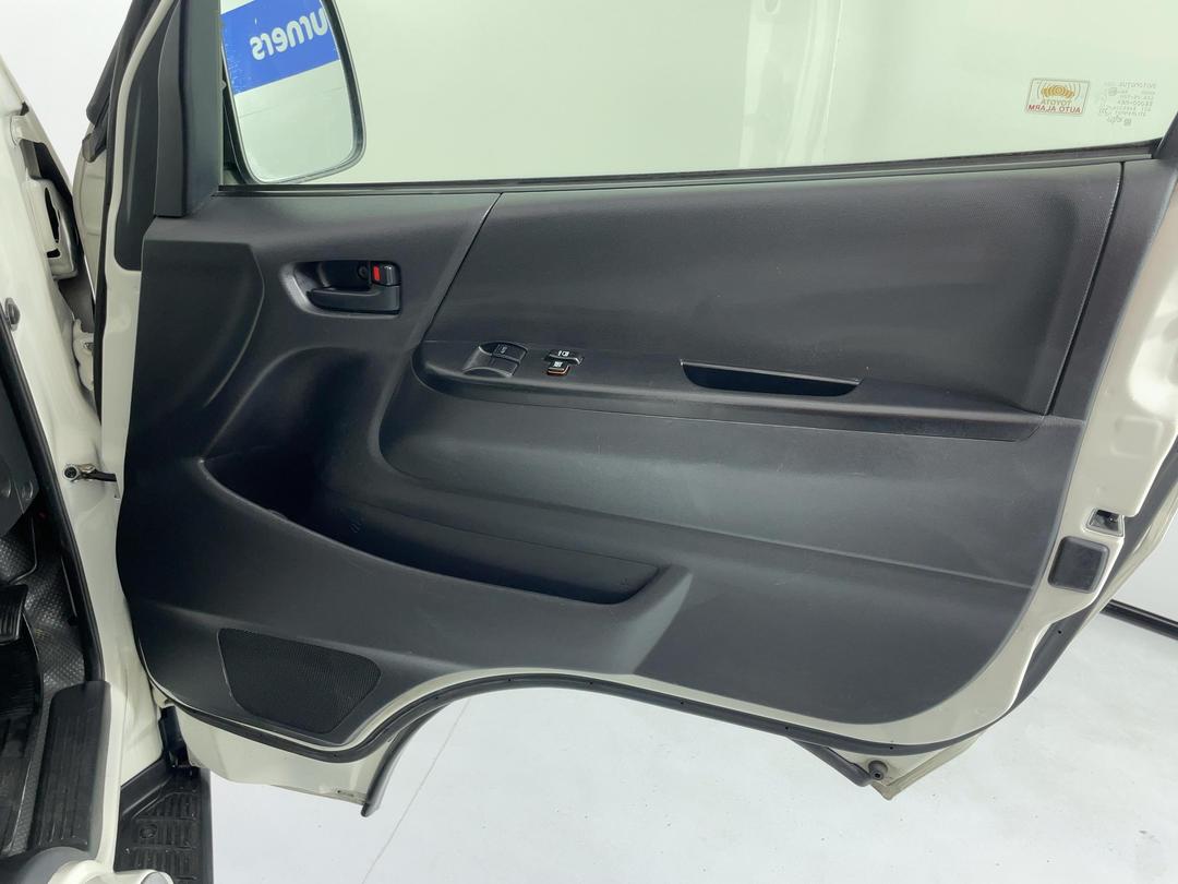 Photo '15' of Toyota Hiace