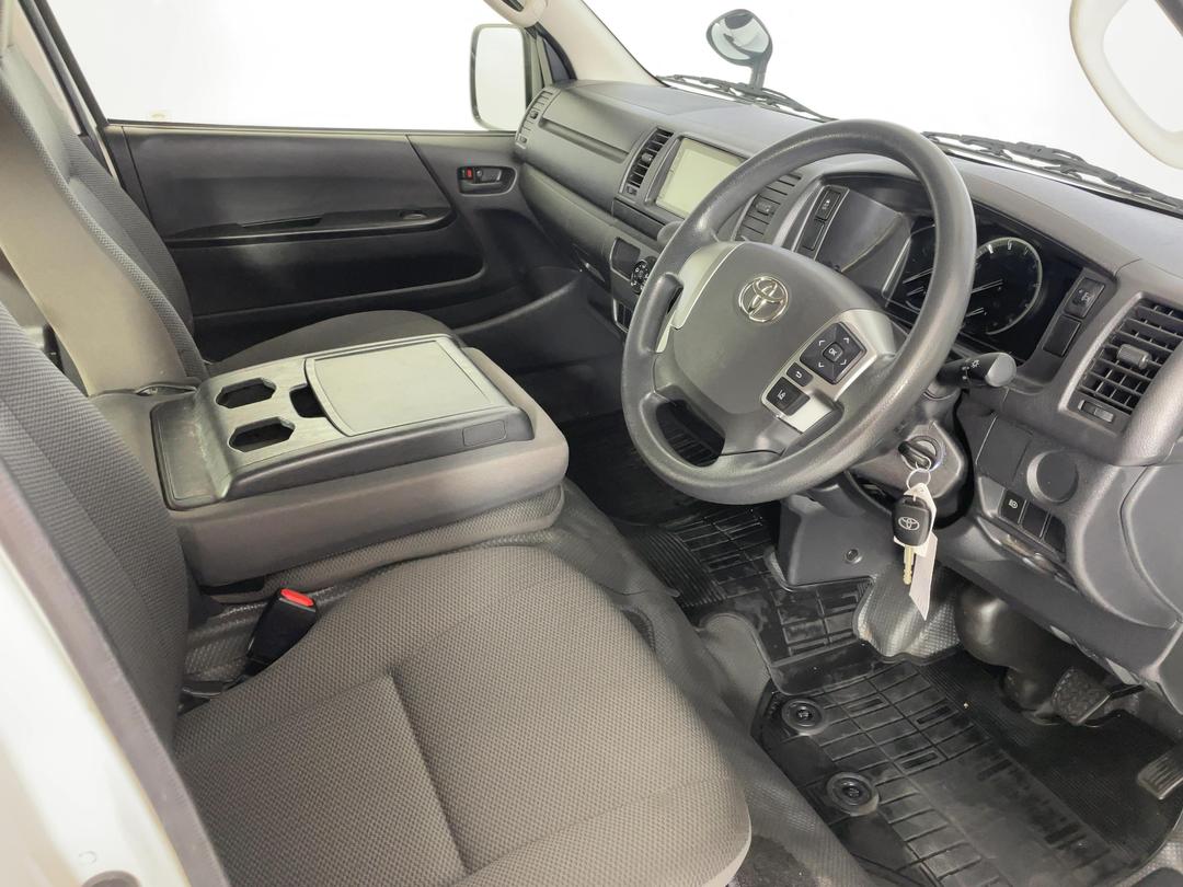 Photo '16' of Toyota Hiace