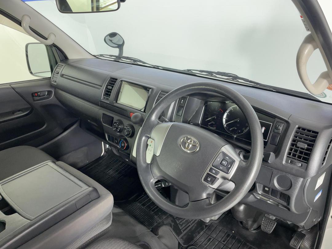 Photo '17' of Toyota Hiace