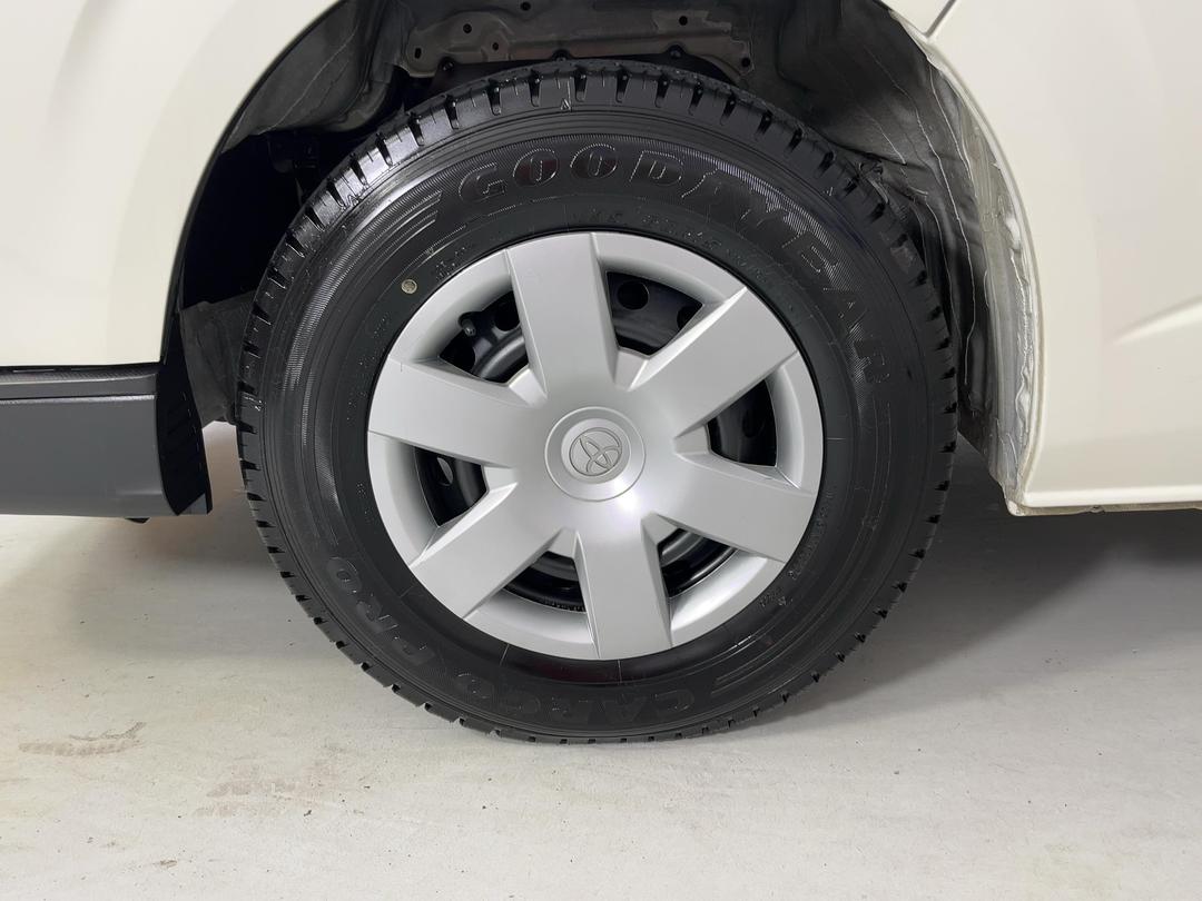 Photo '10' of Toyota Hiace