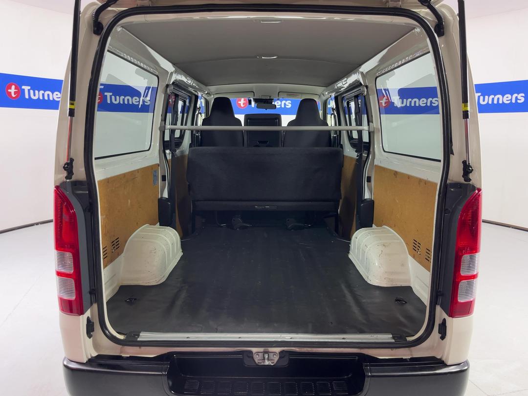 Photo '14' of Toyota Hiace