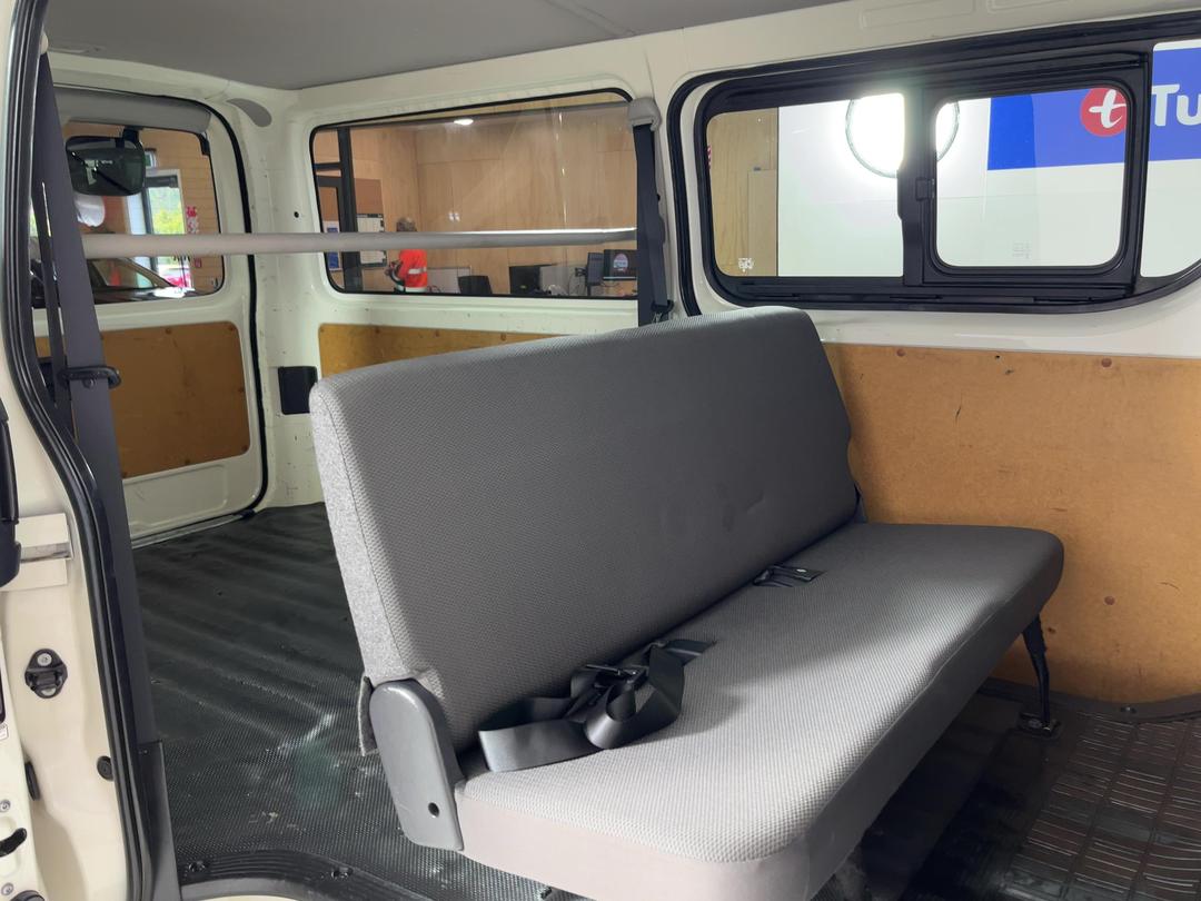 Photo '19' of Toyota Hiace