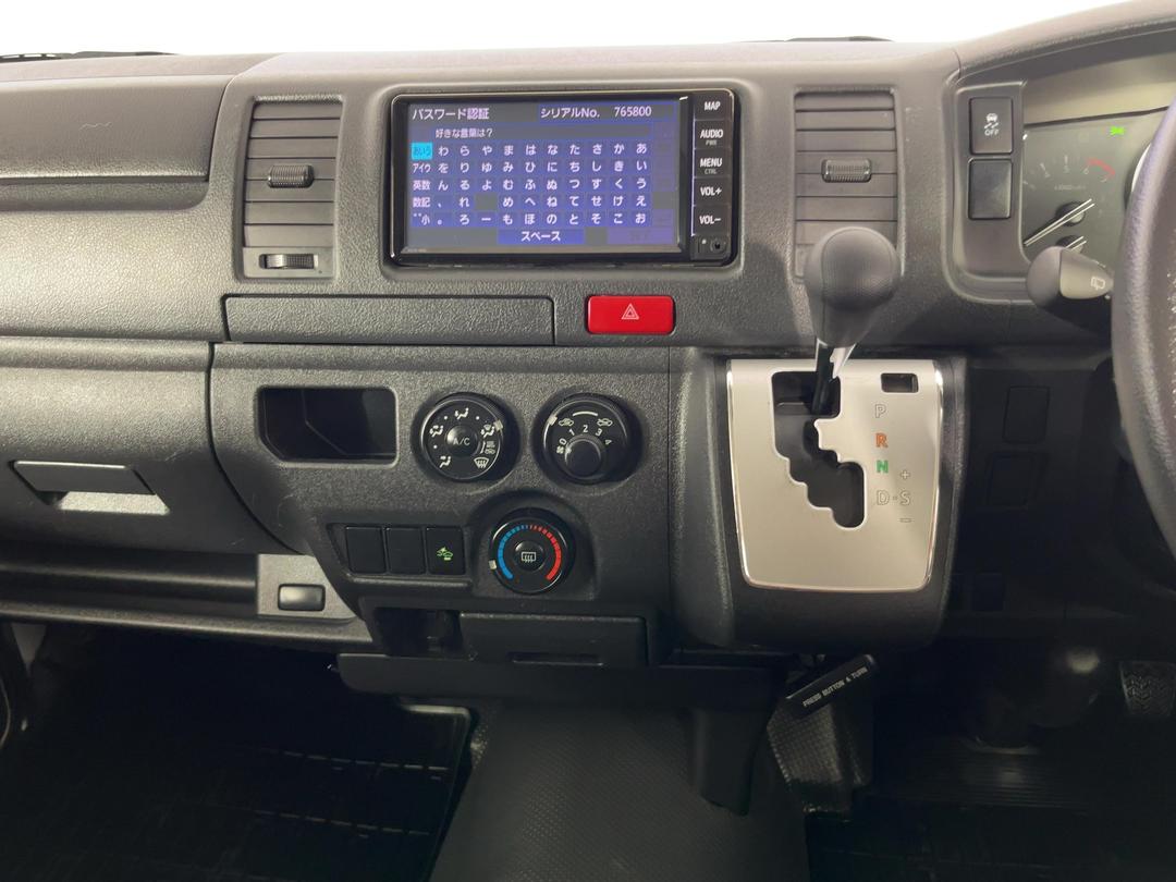 Photo '18' of Toyota Hiace