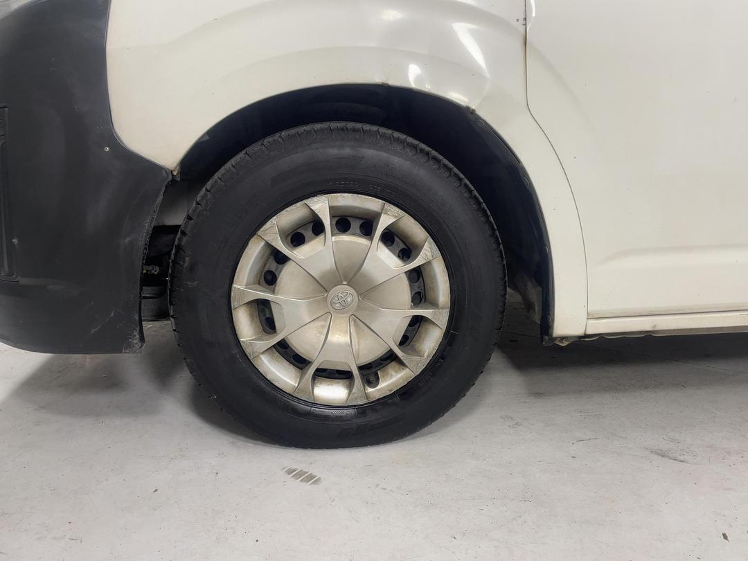 Photo '10' of Toyota Hiace