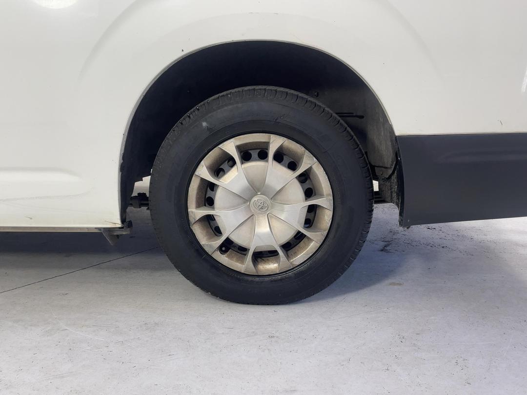 Photo '11' of Toyota Hiace