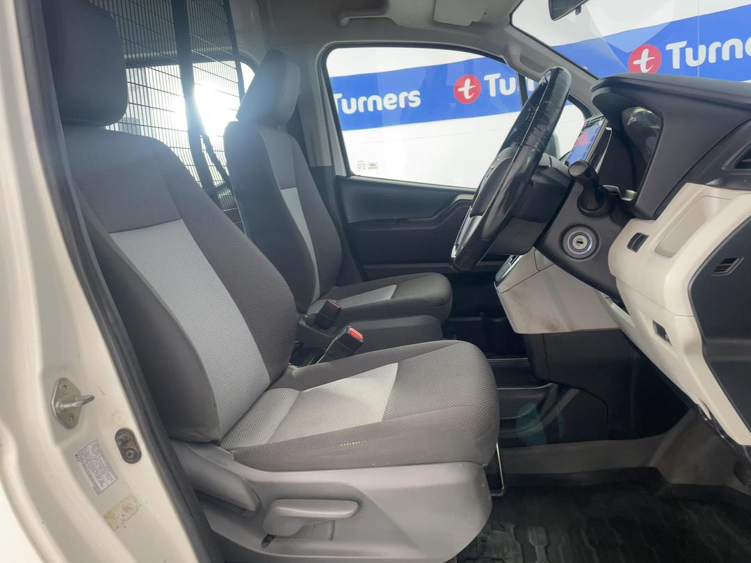 Photo '16' of Toyota Hiace