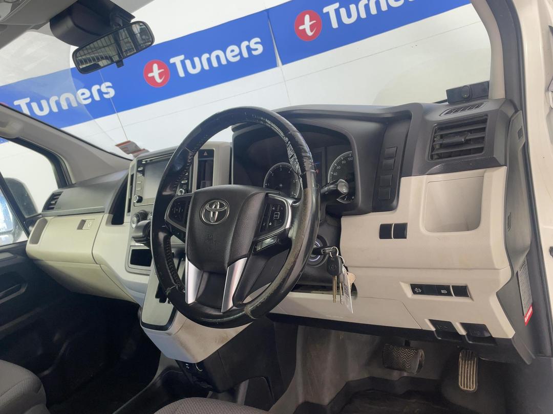 Photo '17' of Toyota Hiace
