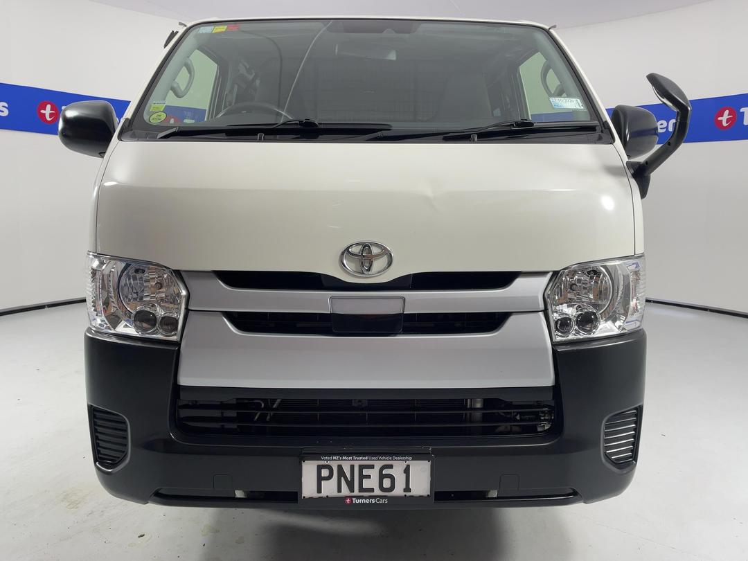 Photo '2' of Toyota Hiace