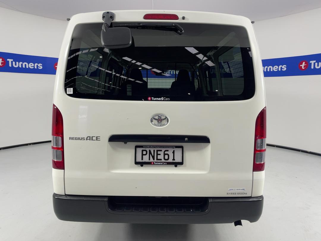 Photo '6' of Toyota Hiace