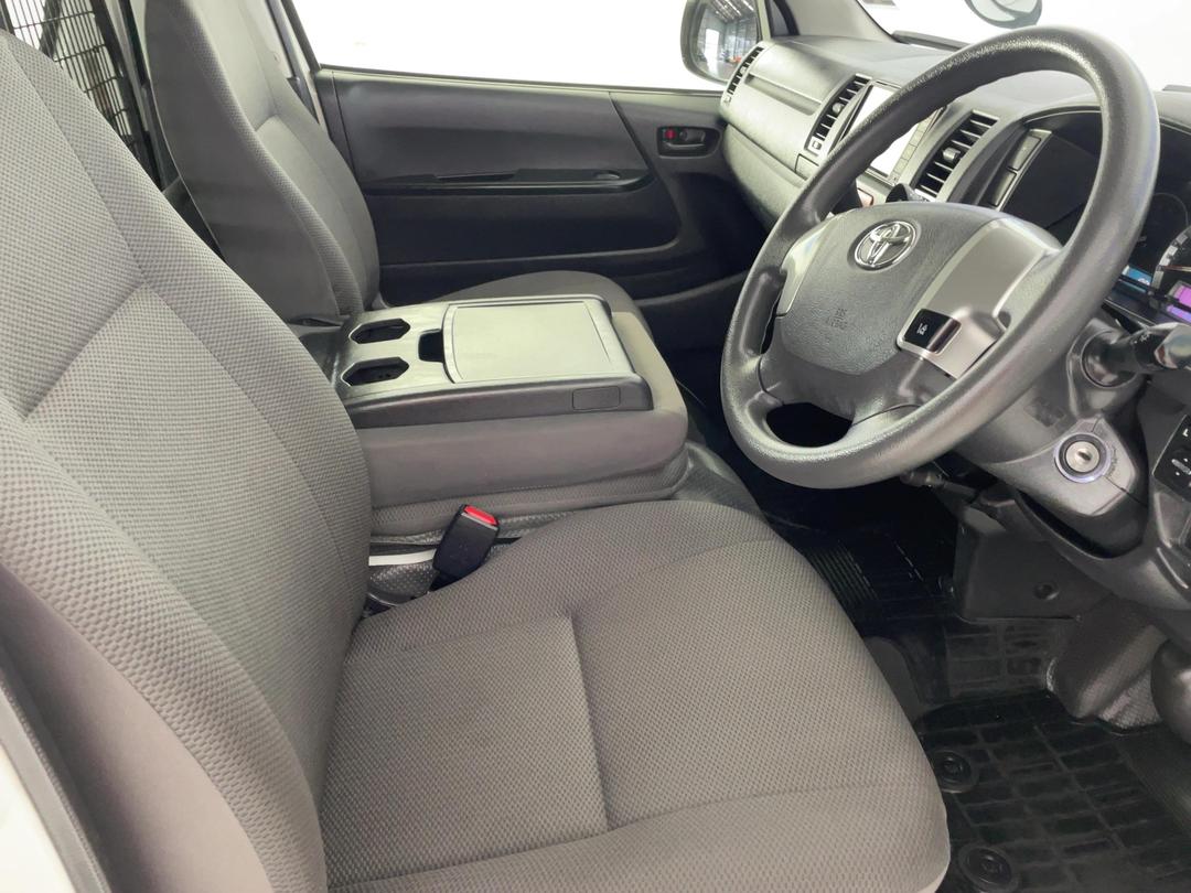 Photo '16' of Toyota Hiace