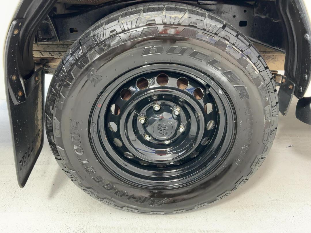 Photo '12' of Toyota Hilux