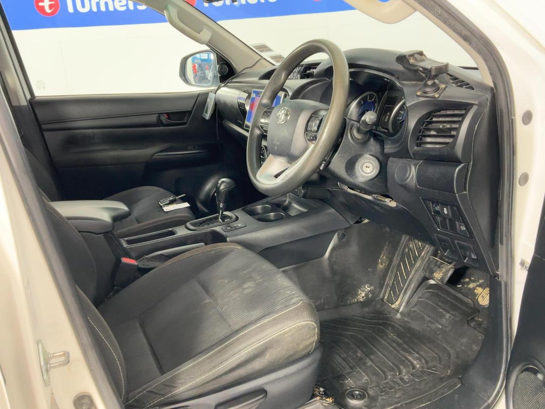 Photo '16' of Toyota Hilux