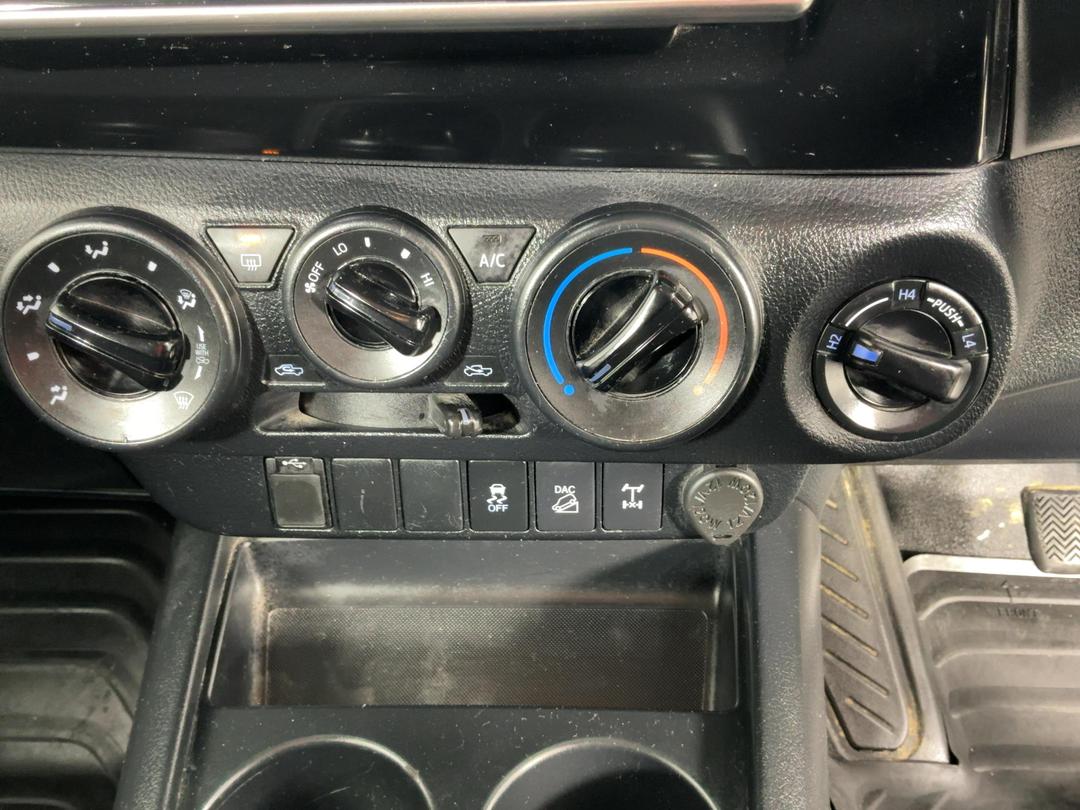 Photo '23' of Toyota Hilux