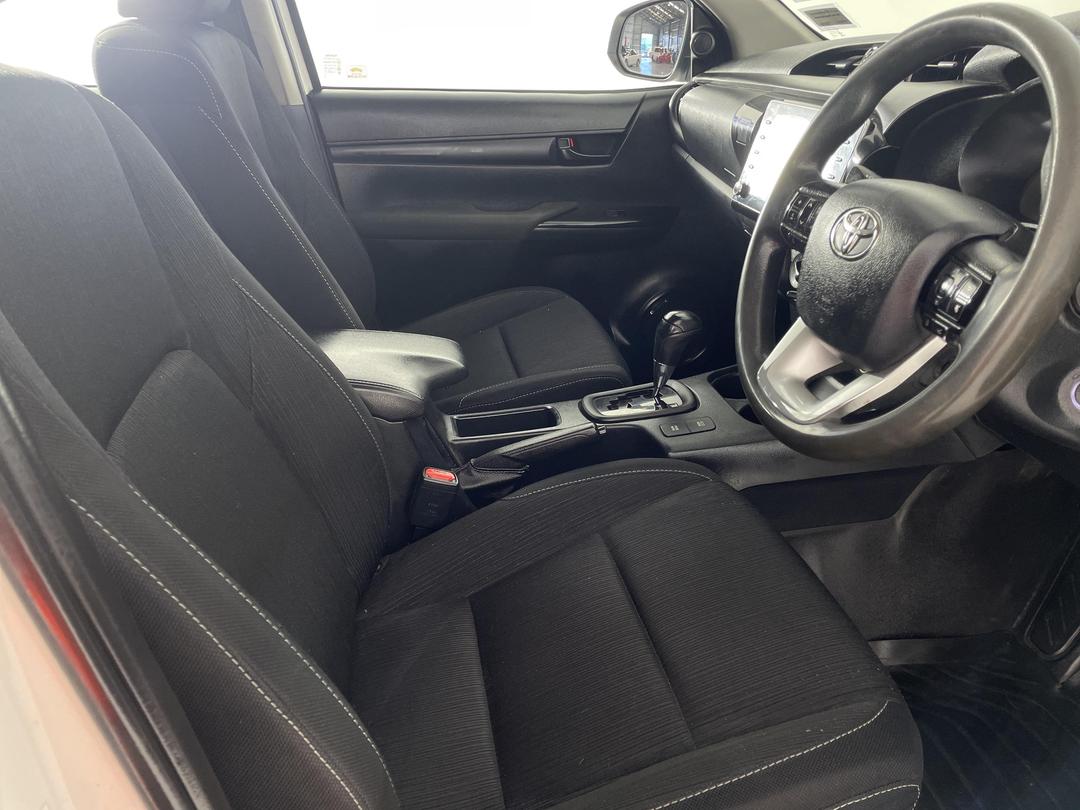 Photo '16' of Toyota Hilux