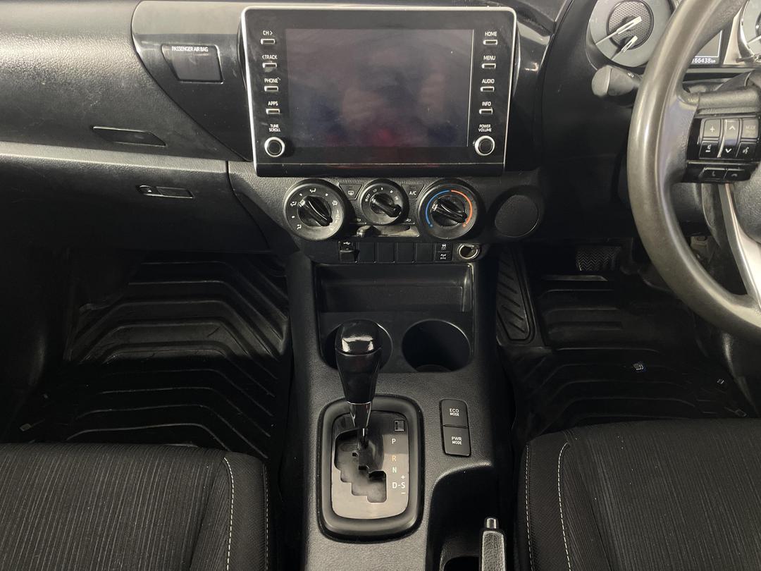 Photo '18' of Toyota Hilux