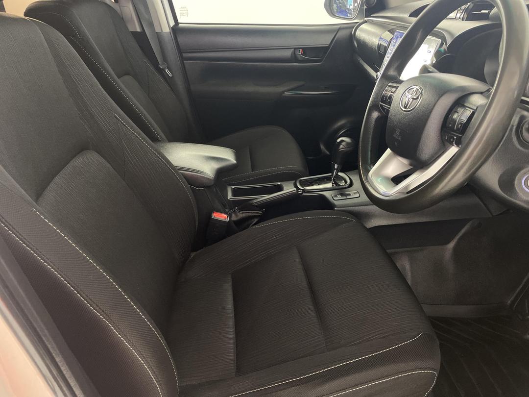 Photo '16' of Toyota Hilux